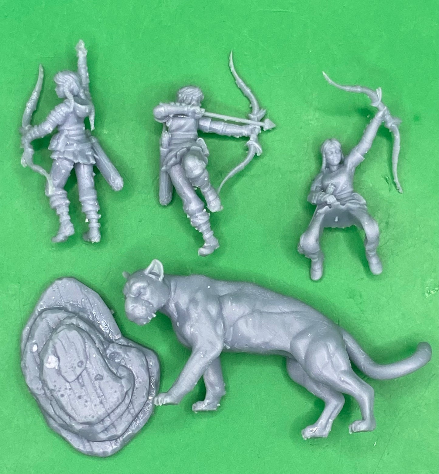 Hunter Girl (3 Variants Available) - Epic Miniatures