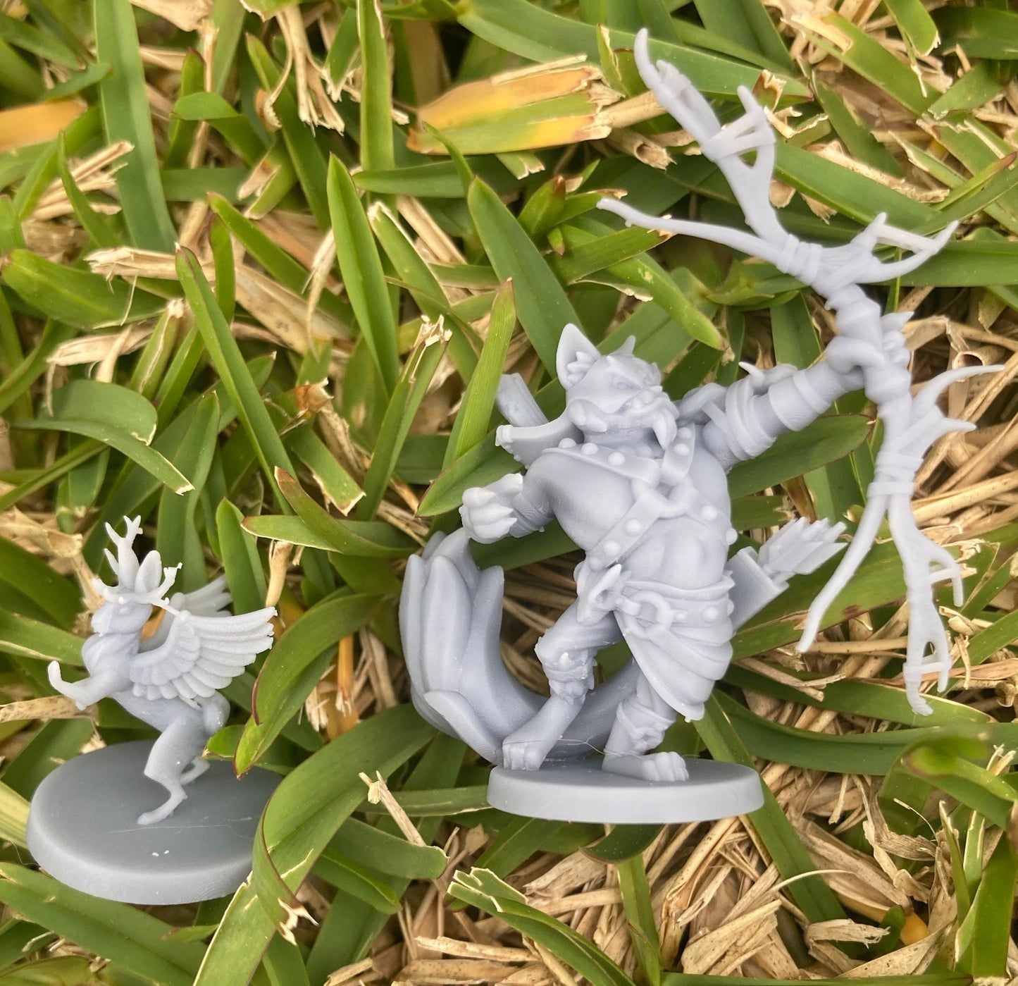 Hissvan & Hans (2 Variants Available) - Kawna Minis