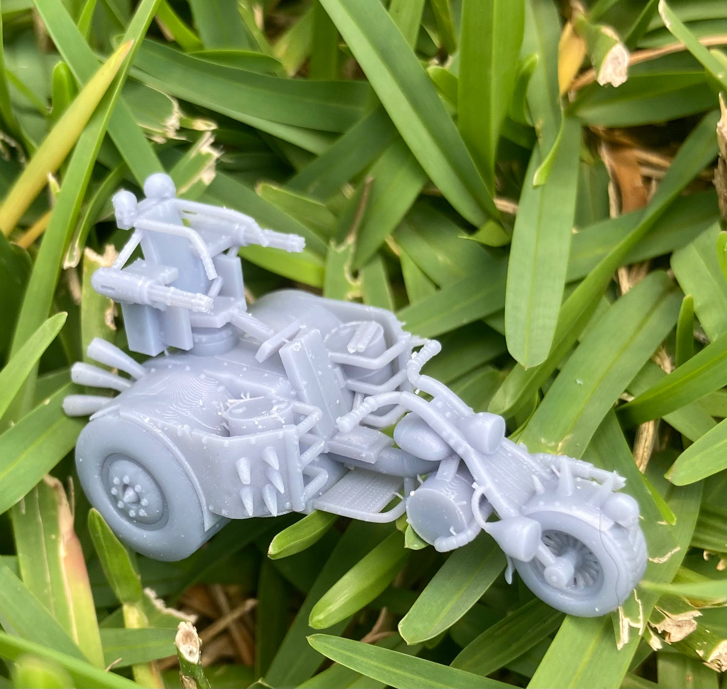 Wastelands Motorcycle (2 Variants Available) - Invictus Miniatures